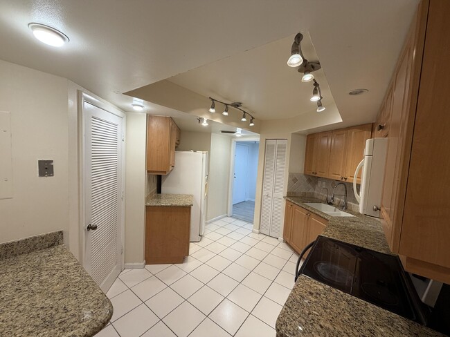 Building Photo - 6463 La Costa Dr