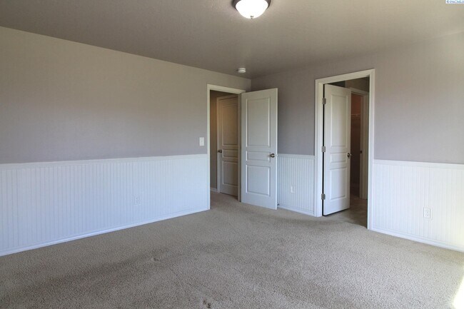 Building Photo - 3 bed, 2 bath + Office Rambler in West Ken...