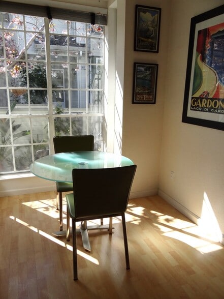 Breakfast Nook - 964 Belmont Ter