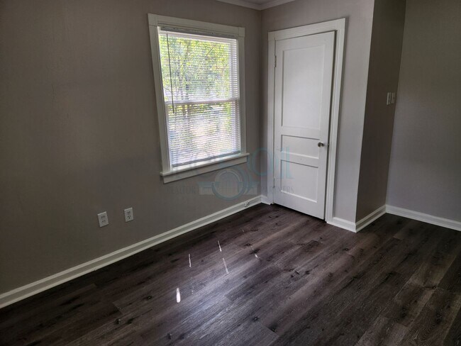 Building Photo - Riverdale Bungalo