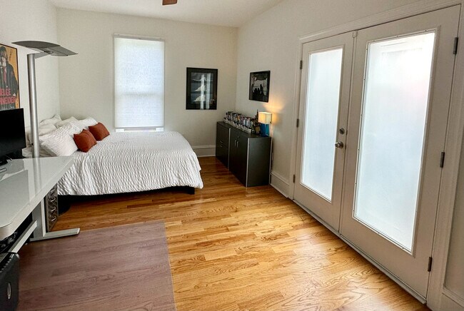 Building Photo - 64 Daniel St SE