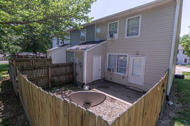 Building Photo - 1635A W Amos Dr