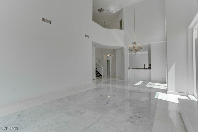 Building Photo - 8953 Diamond Falls Dr