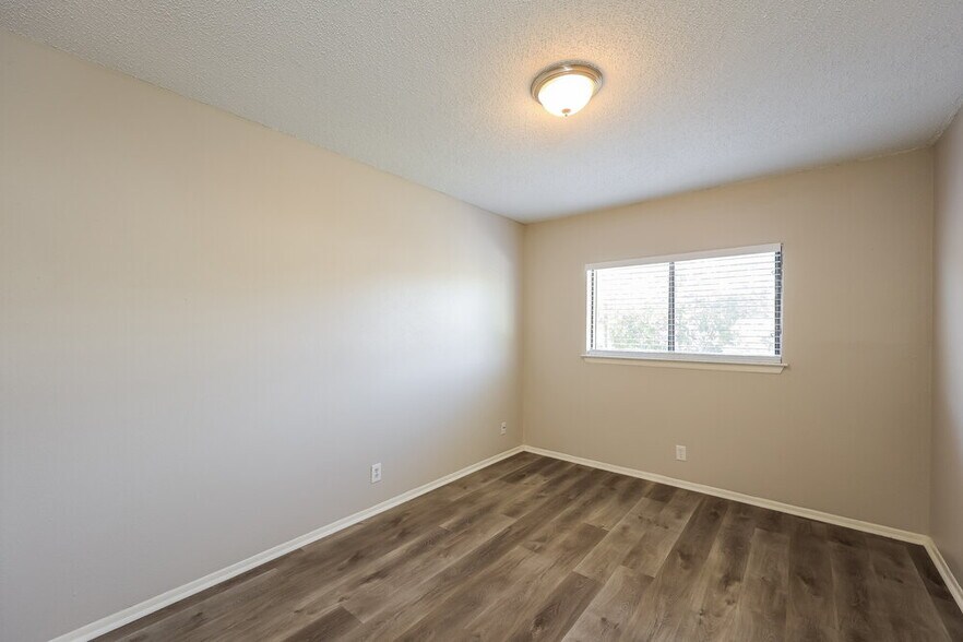 Building Photo - 3191 Beacon Field Dr