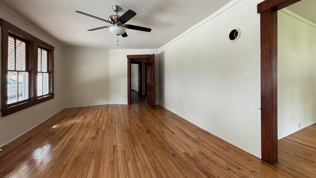 Building Photo - 3 bedroom / 1 bath ~ Renovated Home