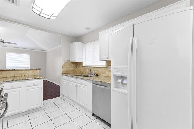 Building Photo - 21302 Park Bend Dr