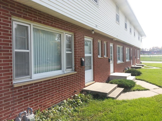 Building Photo - 1207 Royal Dr