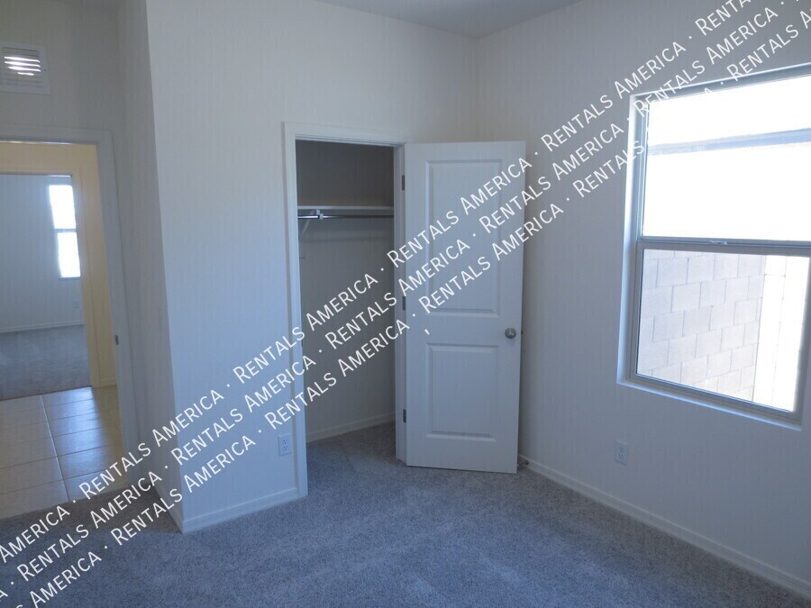 Building Photo - 378 S Borromeo Dr