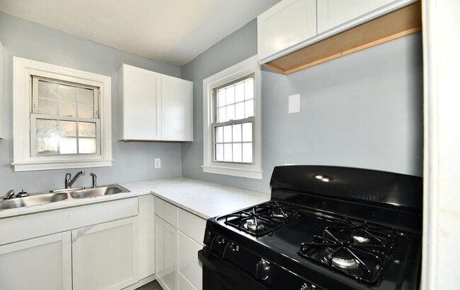 Building Photo - 3910 E 34th St