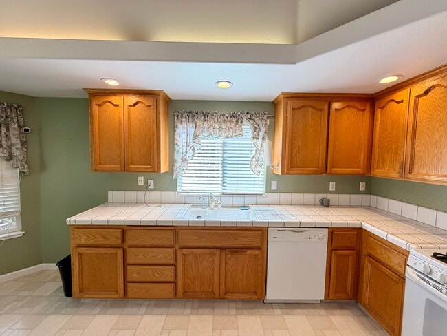 Building Photo - Beautiful 2 Bedroom 2 Bathroom House in Morgan Ranch