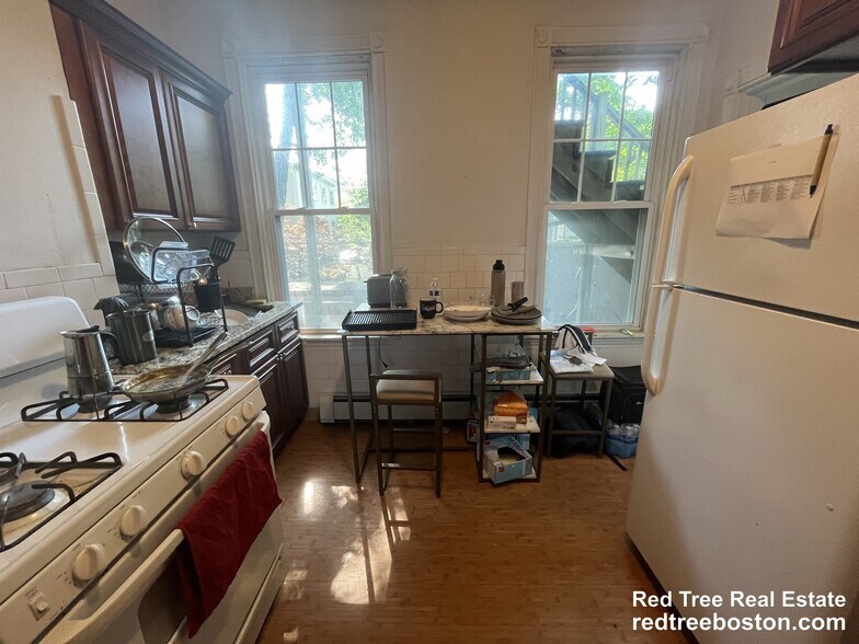 Building Photo - 17 Putnam Ave