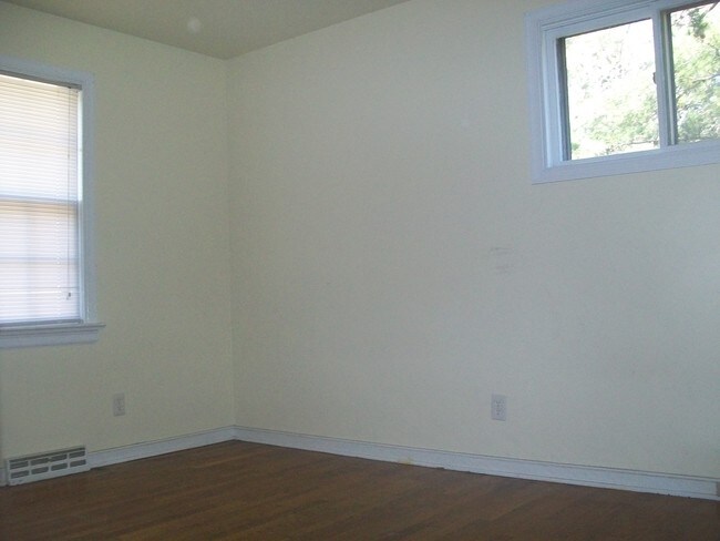 Building Photo - 3919 Redstone Dr
