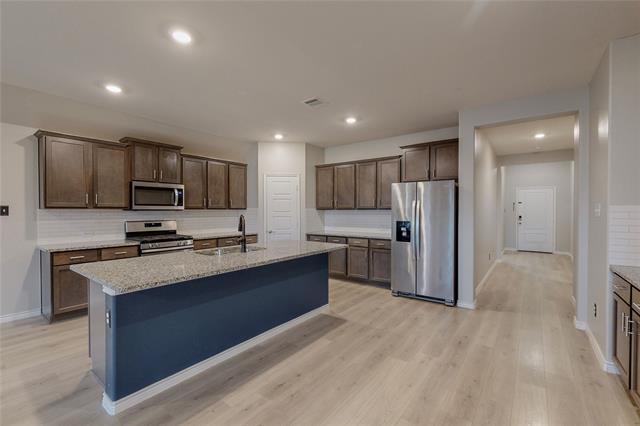 Building Photo - 949 Royal Ln