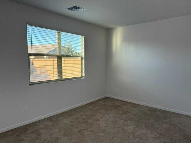Building Photo - 2462 E Alonso Dr