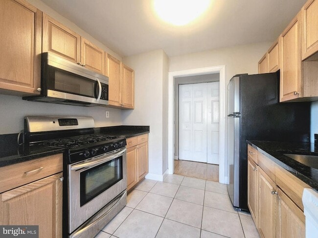 Building Photo - 5565 Columbia Pike