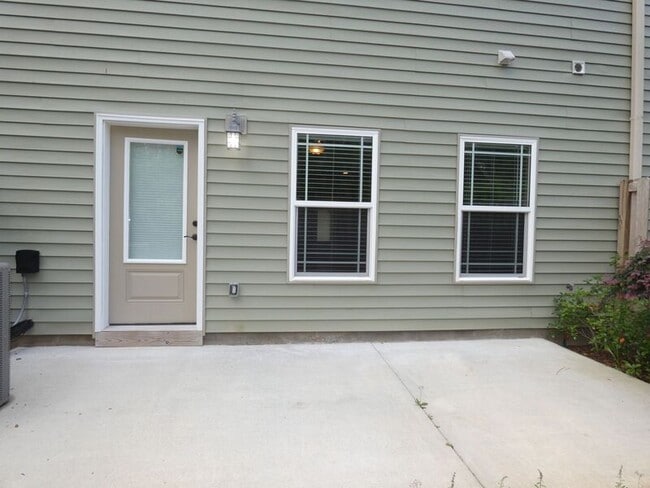 Building Photo - 1737 Sound Haven Ct