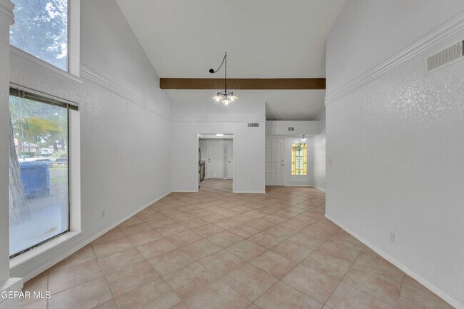 Building Photo - 620 Lakeway Dr