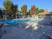 Building Photo - 17611 Regency Cir