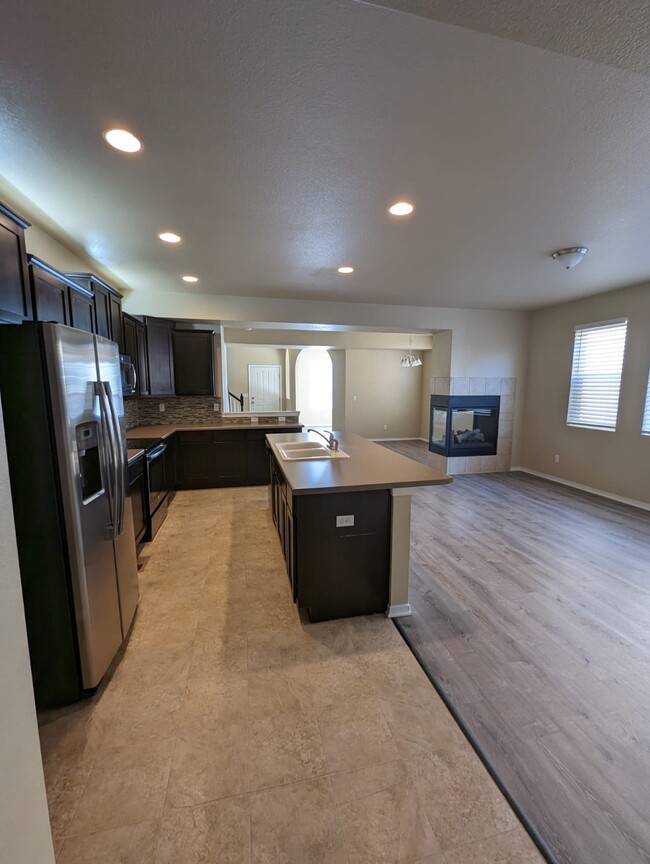 Building Photo - 2418 Ellingwood Dr