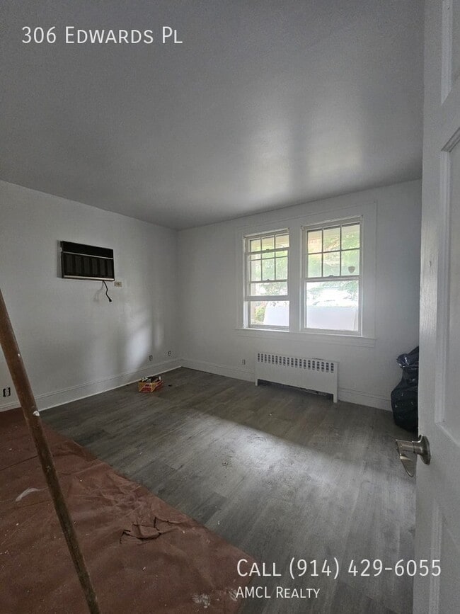 Primary Photo - 306 Edwards Pl