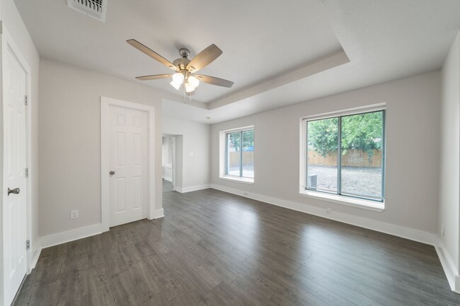 Building Photo - 1627 W Mariposa Dr