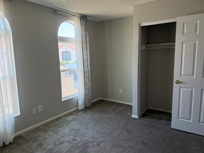 Building Photo - 1706 E Lindrick Dr
