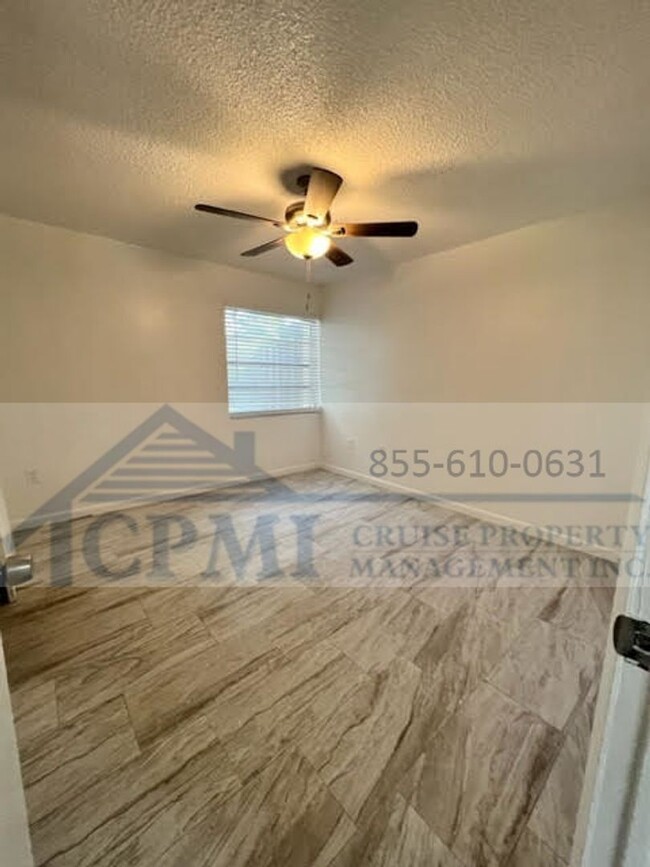 Interior Photo - 4138 - 4154 SW 61 Ave