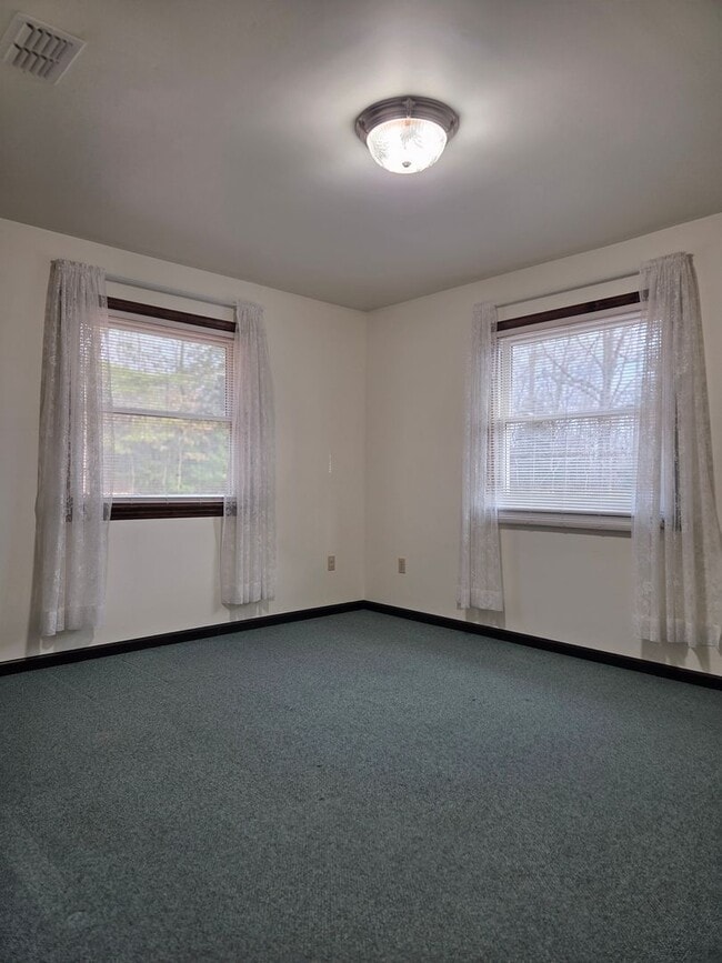 Building Photo - Quiet country rancher on large, secluded lot right at Route 1 and 288