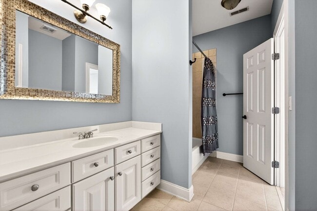 Building Photo - 6 Portrush Ct