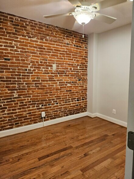 Building Photo - 908 S Hanover St