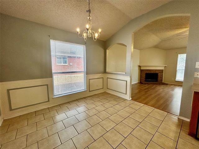 Building Photo - 909 Meadowlark Dr