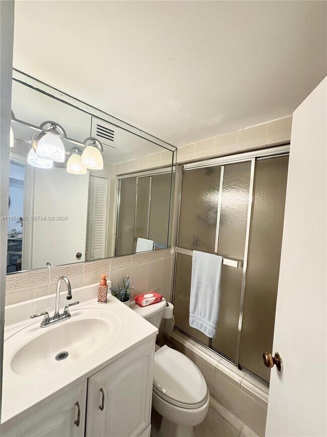 Building Photo - 999 Brickell Bay Dr