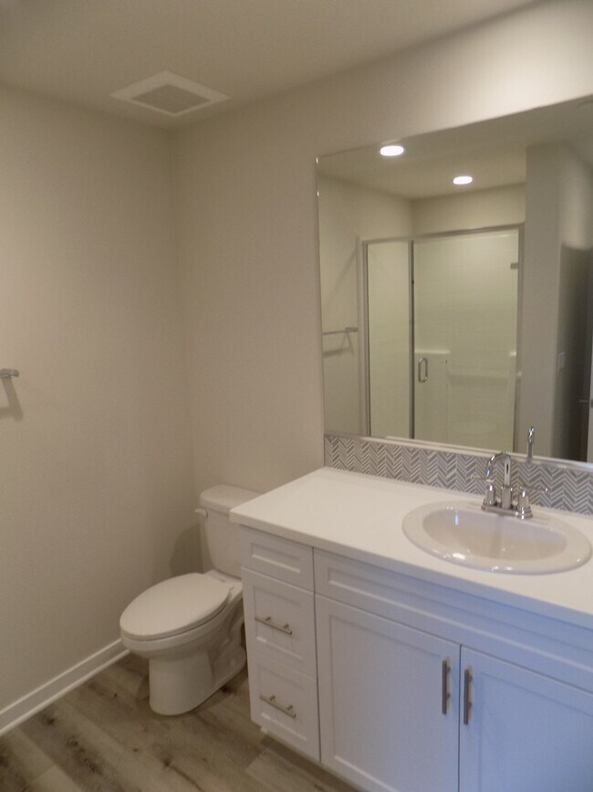 Building Photo - Beautiful 1 Bedroom 1 Bath Condo in Ranch ...