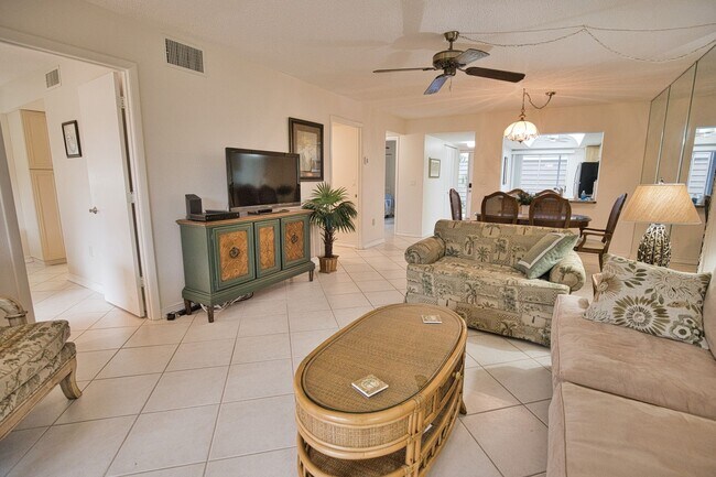 Building Photo - Seasonal Short-Term First Floor Condo in Pinebrook Lake Club Community with Community Pool!