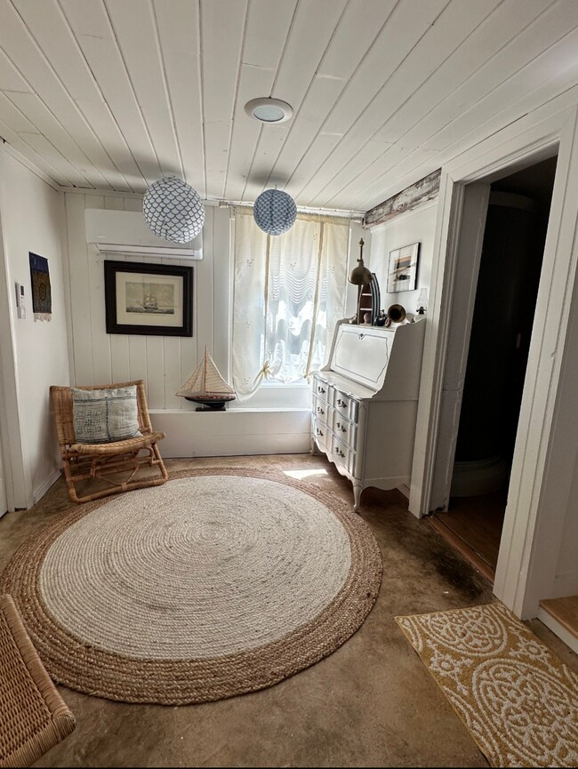 Living area - 403 E 53rd St