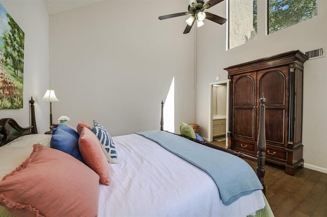 Building Photo - 15 Casa Verde St