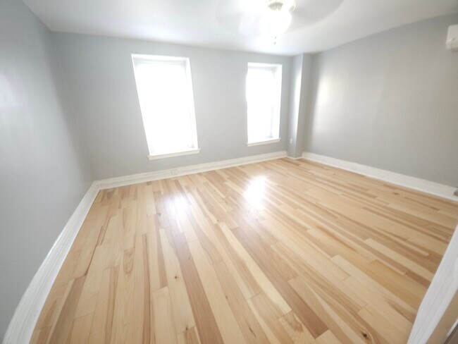 Building Photo - 214 Hermitage St