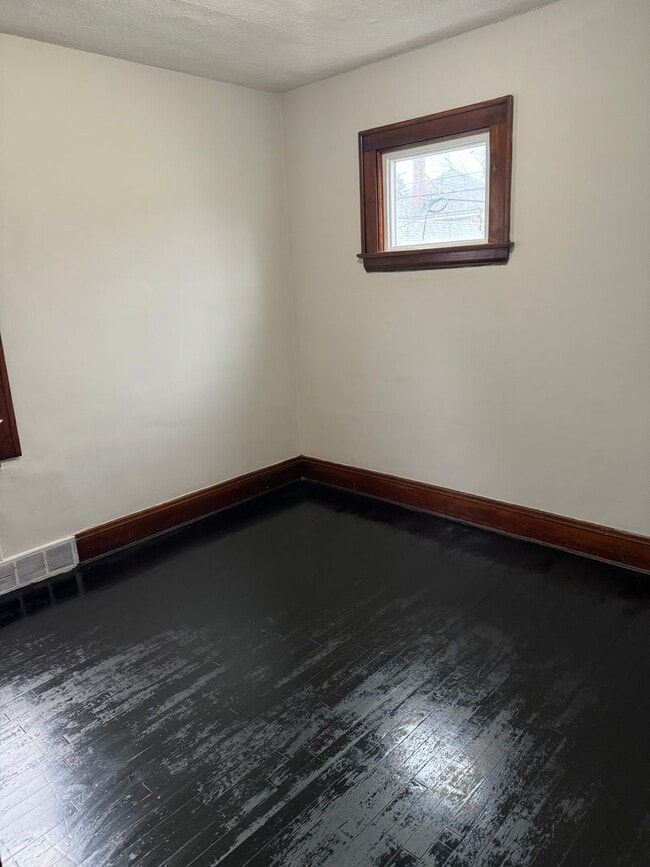 Building Photo - 10401 Homeworth Ave