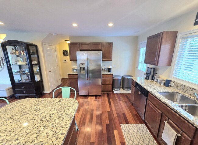 Building Photo - 108 N Gladden St