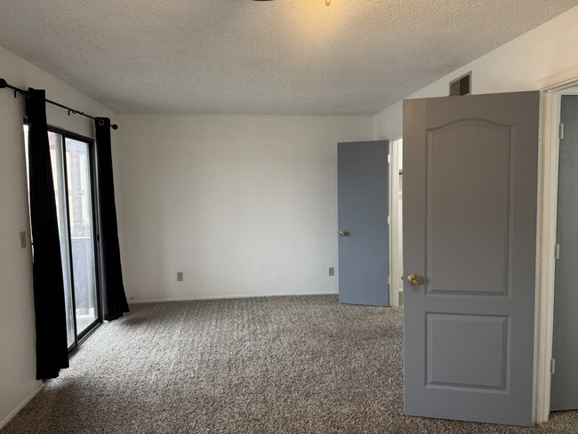 Building Photo - 455 N Tegner St
