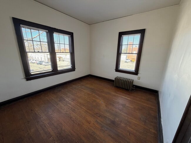 Building Photo - 308.5 Walnut-