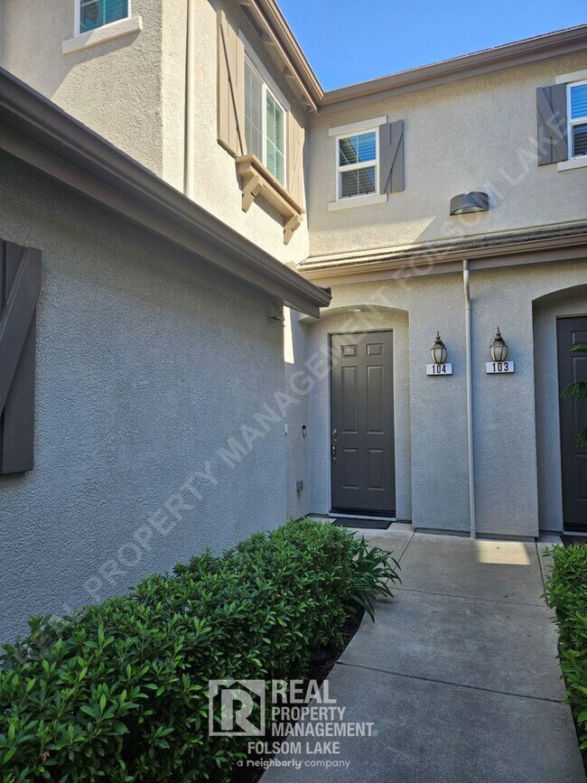 Building Photo - 104 Rodin Ln