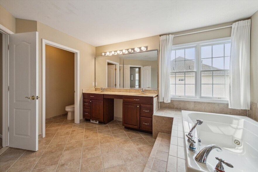 Building Photo - 24323 Bellingham Dr
