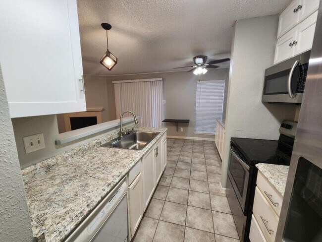 Building Photo - 2120 El Paseo St