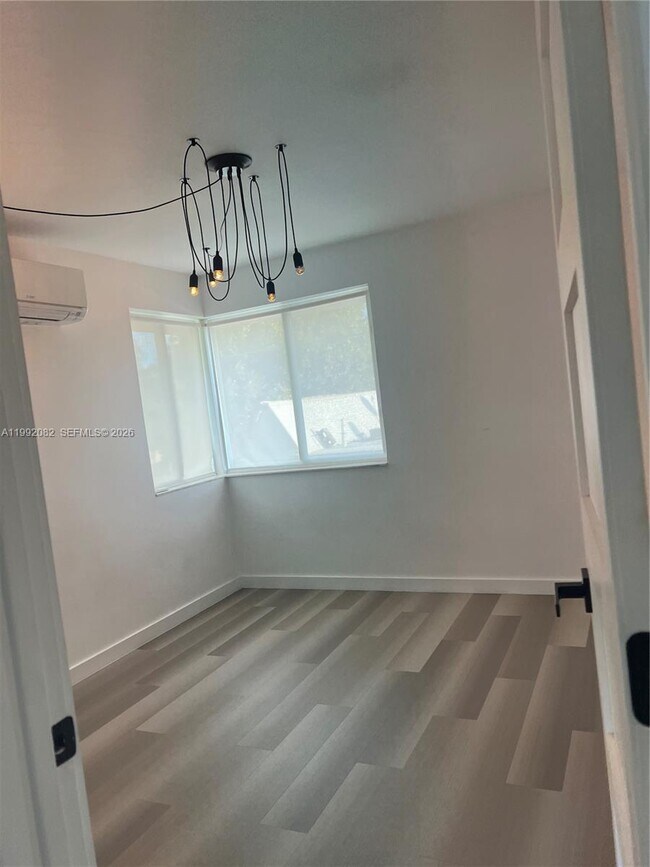 Building Photo - 225 SE 16th Ave