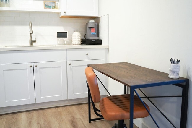 Building Photo - 1078 Cosmo Ave