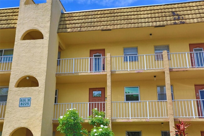 Building Photo - 8225 Sunrise Lakes Blvd