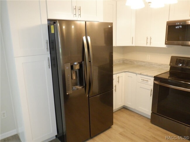 Building Photo - 621 Eden Dr