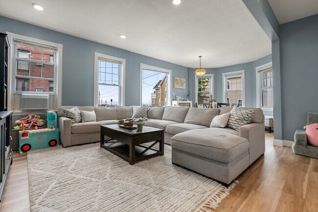 Building Photo - 46 Hawthorn Ave