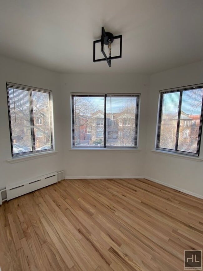 Building Photo - Beautiful 2 bedroom apartment in prime Ast...